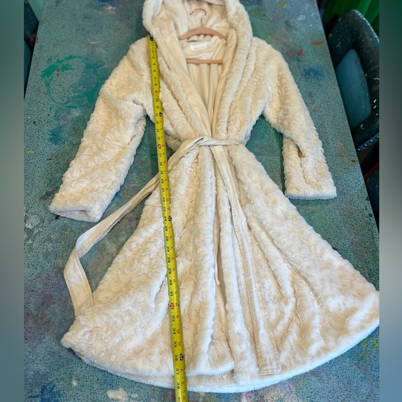 SOFT Blanket Robe - Picture 12 of 13